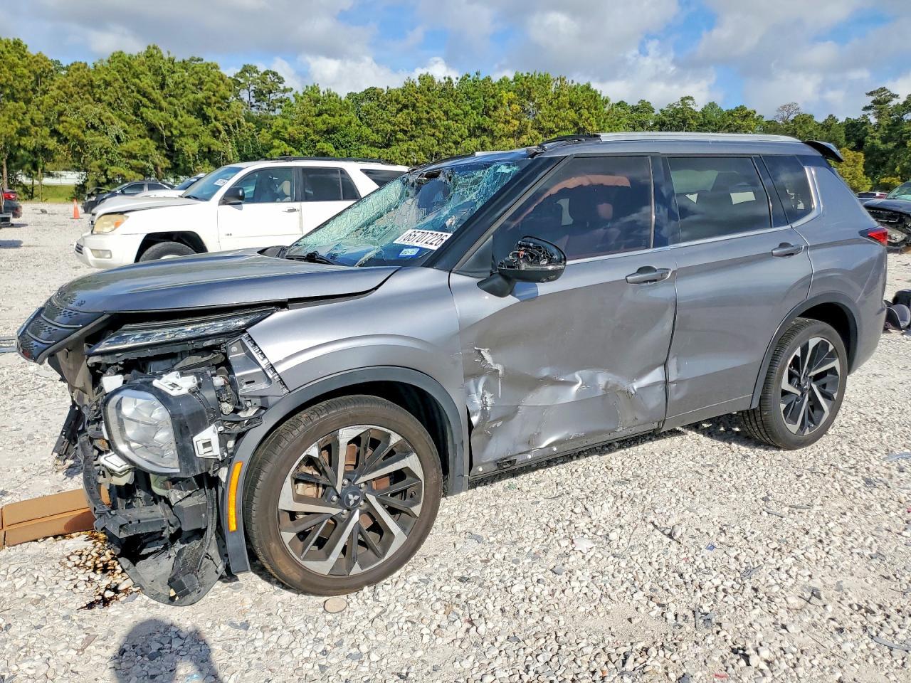 2022 Mitsubishi Outlander Sel