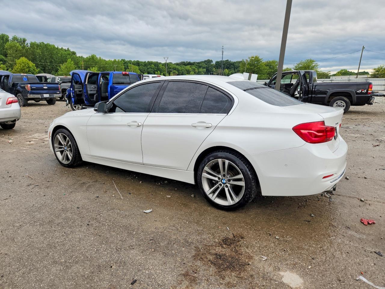 2018 BMW 330 Xi - Image 2