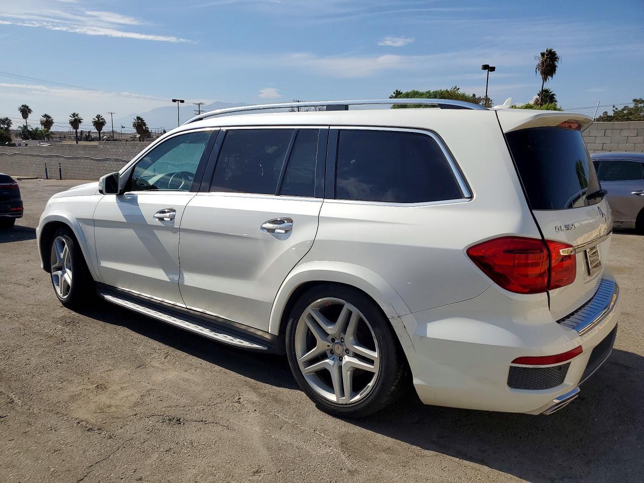 2015 Mercedes-Benz Gl 550 4Matic - Image 2