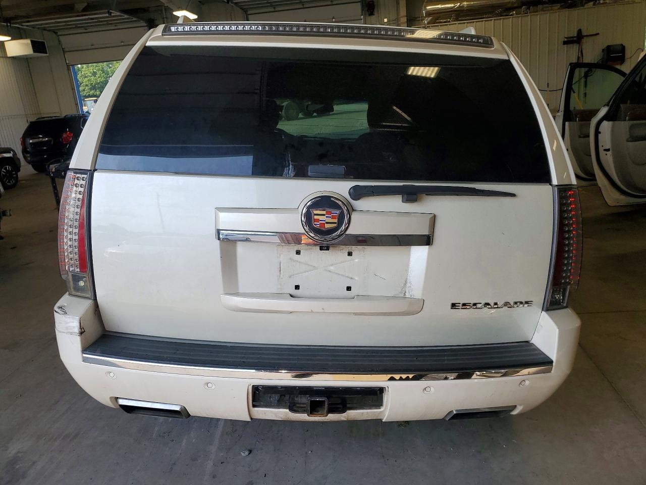 2014 Cadillac Escalade Premium - Image 6