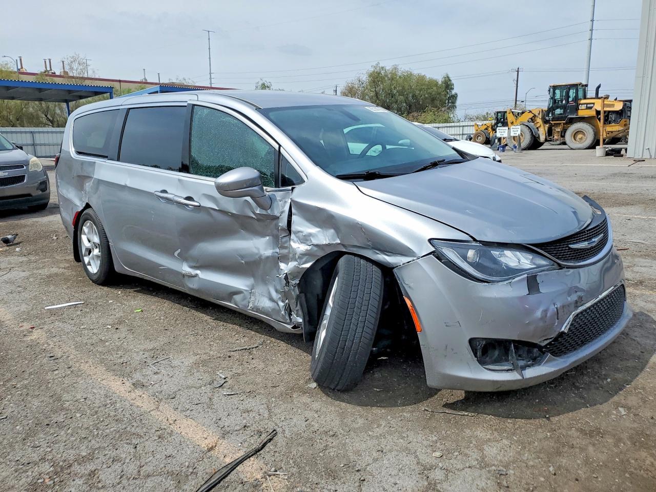 2018 Chrysler Pacifica Touring Plus - Фото 4