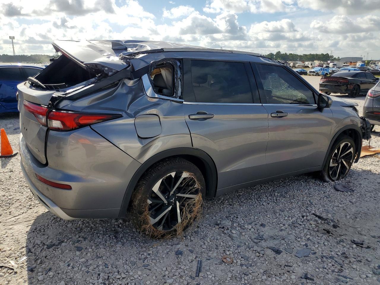 2022 Mitsubishi Outlander Sel - Фото 3