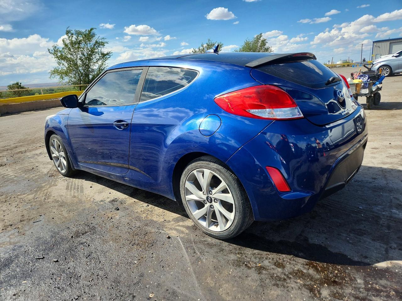 2017 Hyundai Veloster Base - Image 2