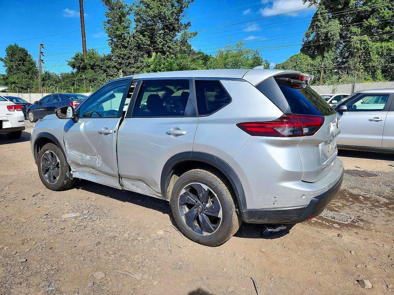2024 Nissan Rogue Sv - Image 2