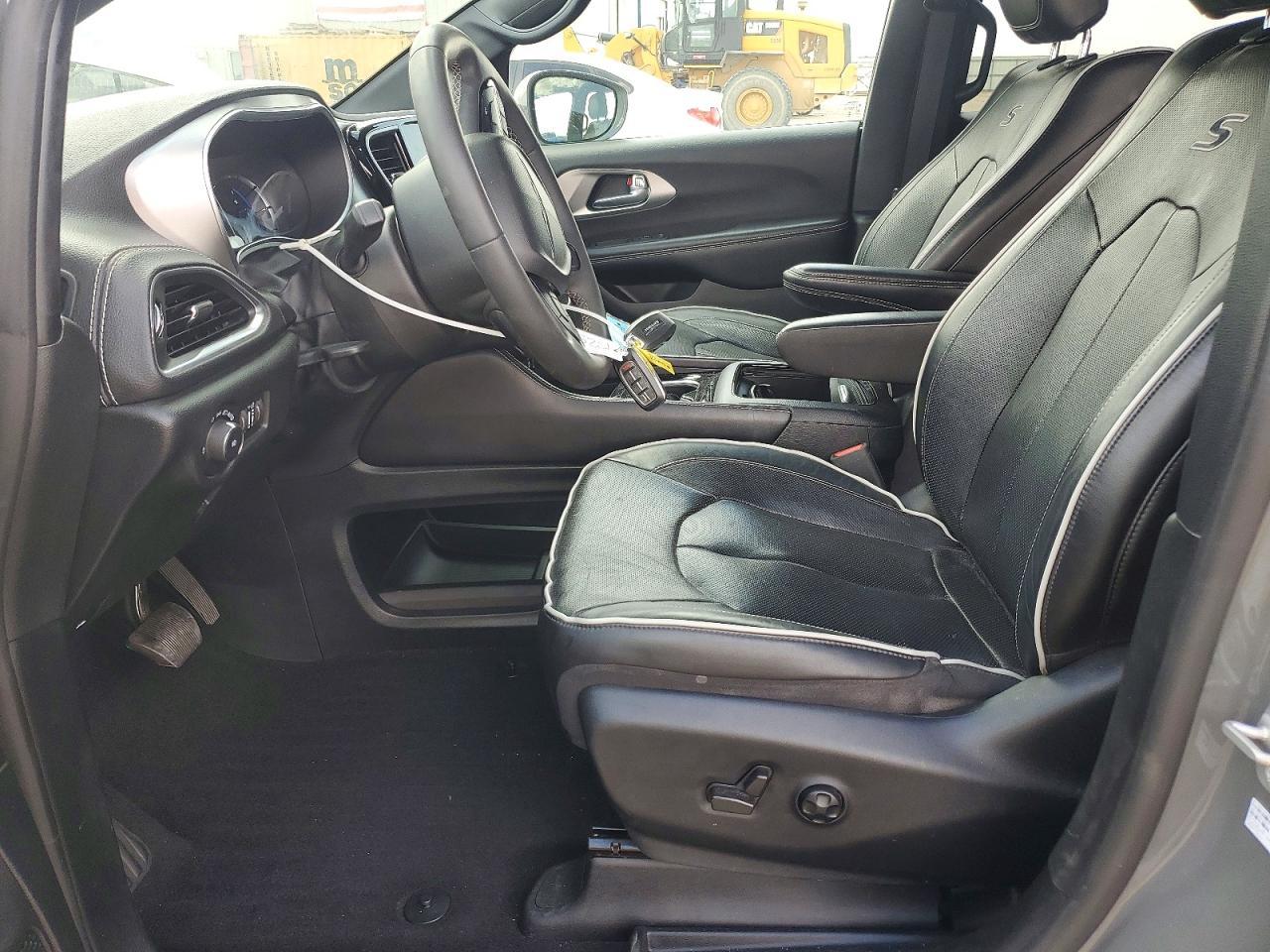 2022 Chrysler Pacifica Hybrid Limited - Image 7