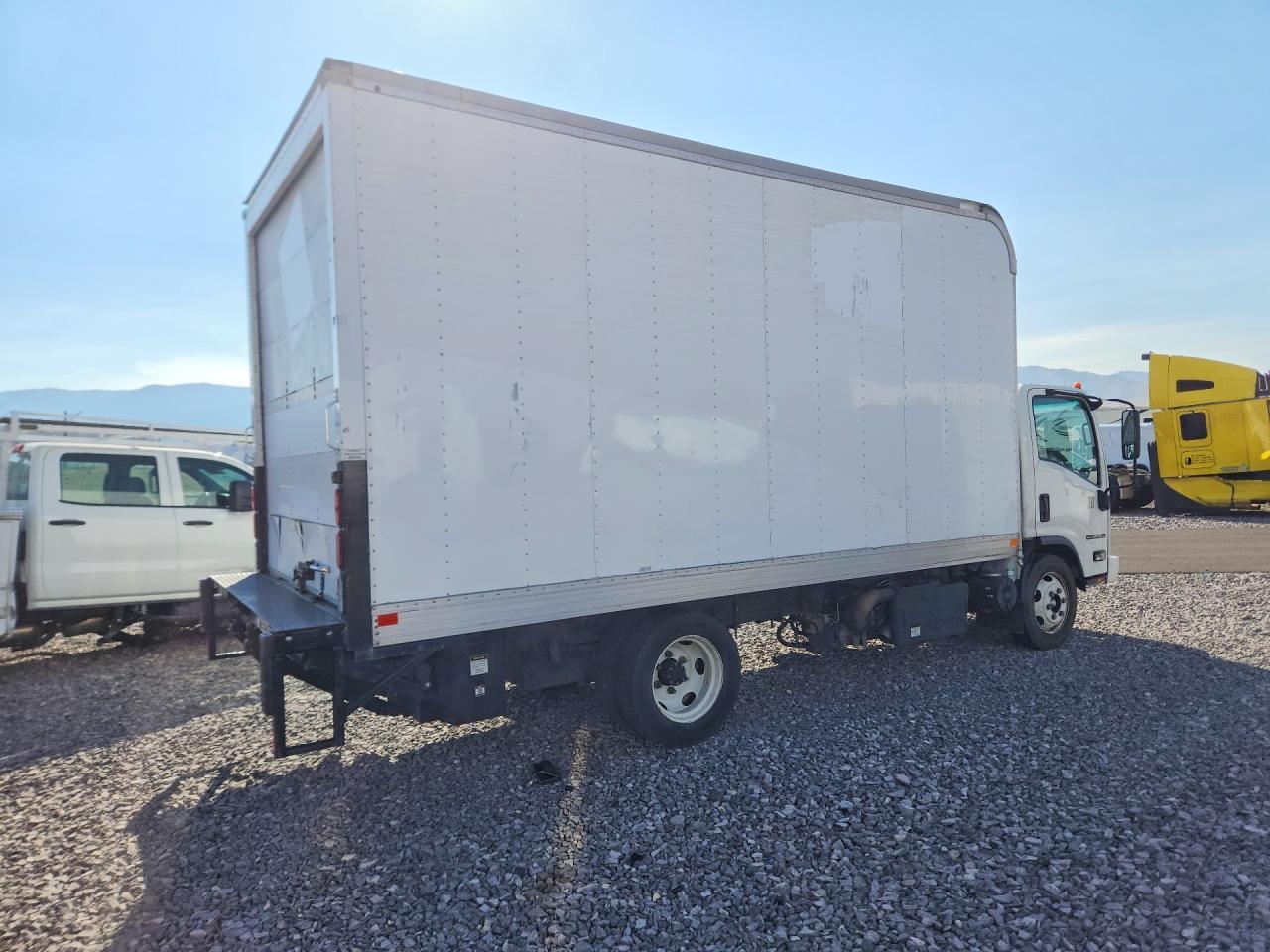 2022 Isuzu Npr Xd Box Truck - Image 3