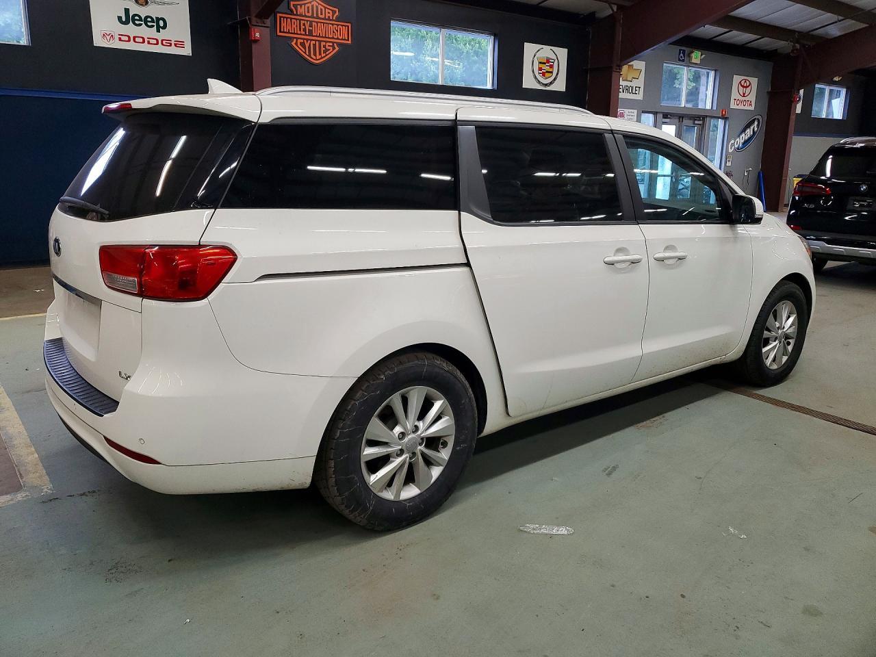 2016 Kia Sedona Lx - Image 3