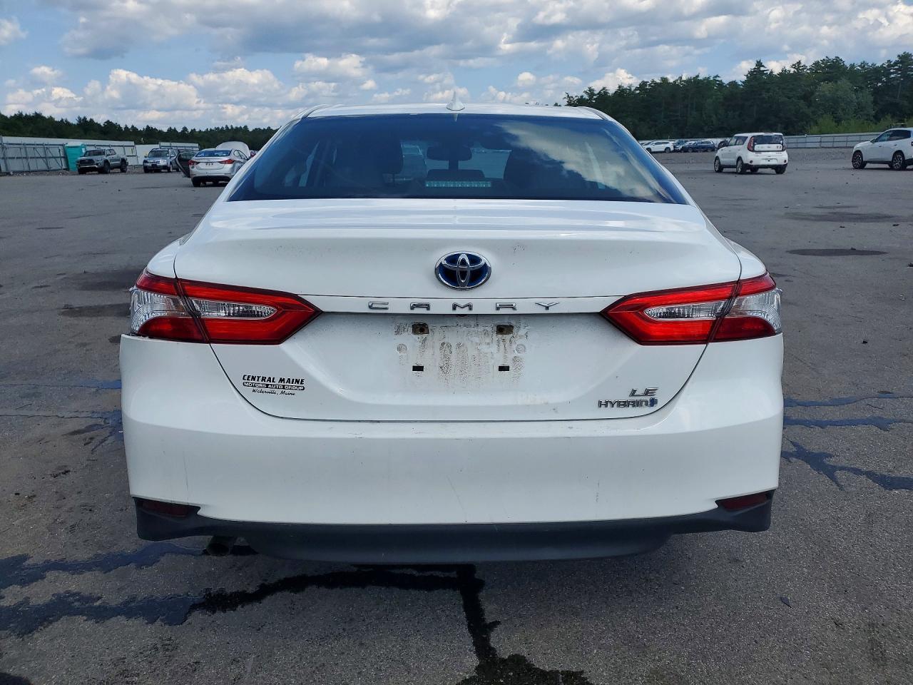 2020 Toyota Camry Le - Фото 6
