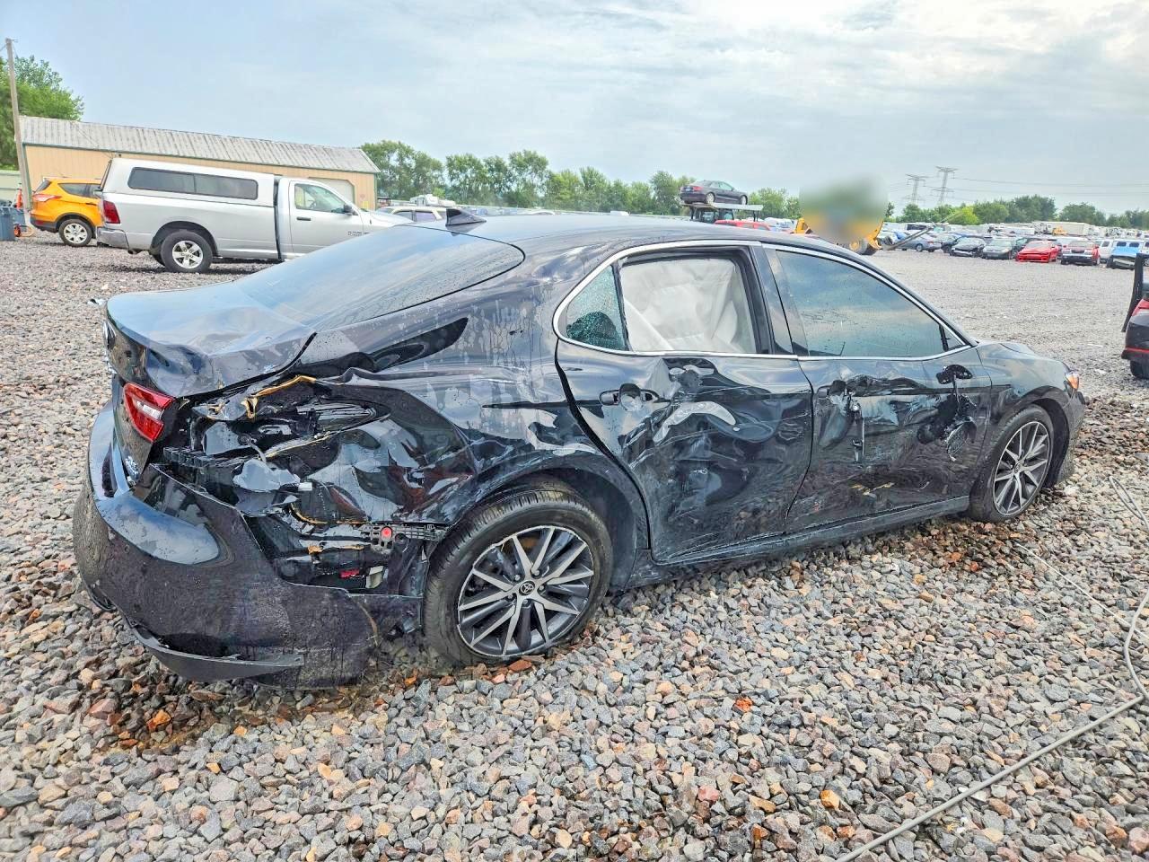 2022 Toyota Camry Xle - Image 3