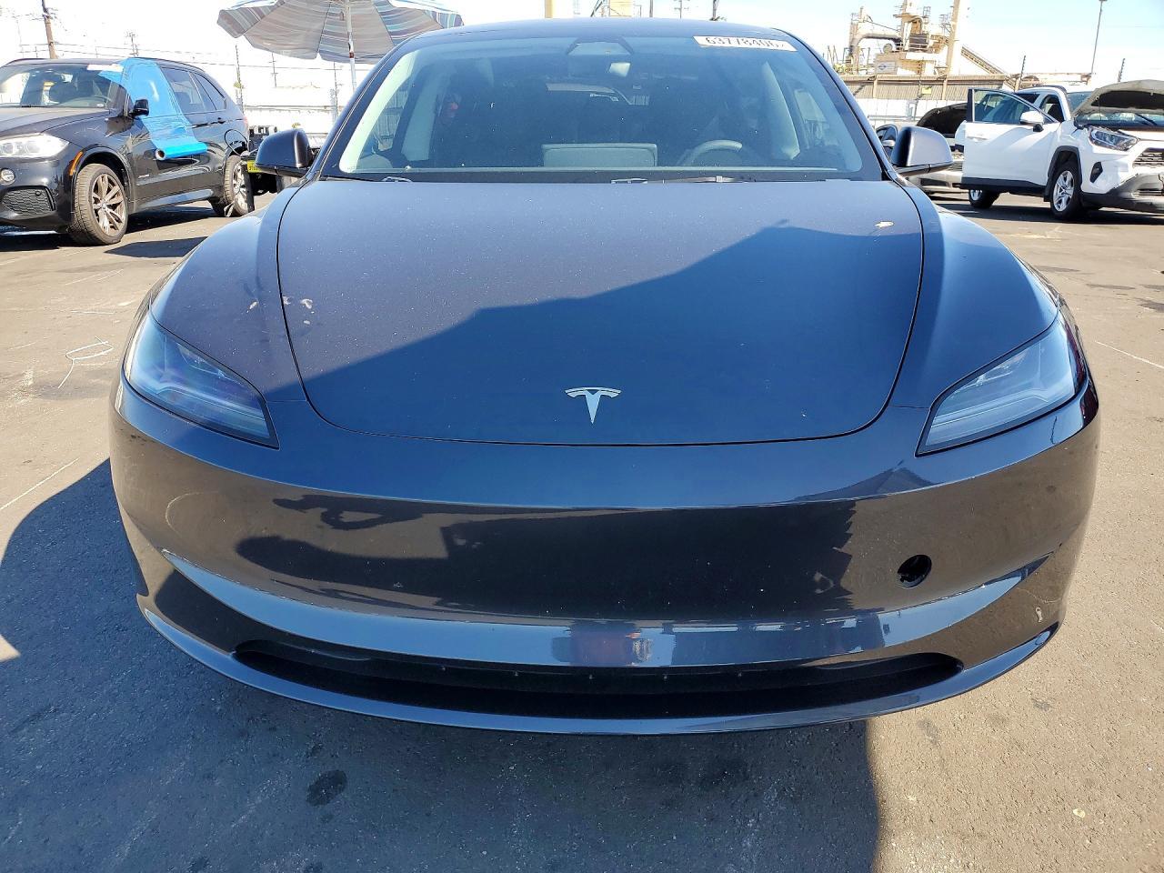 2025 Tesla Model 3 - Фото 5