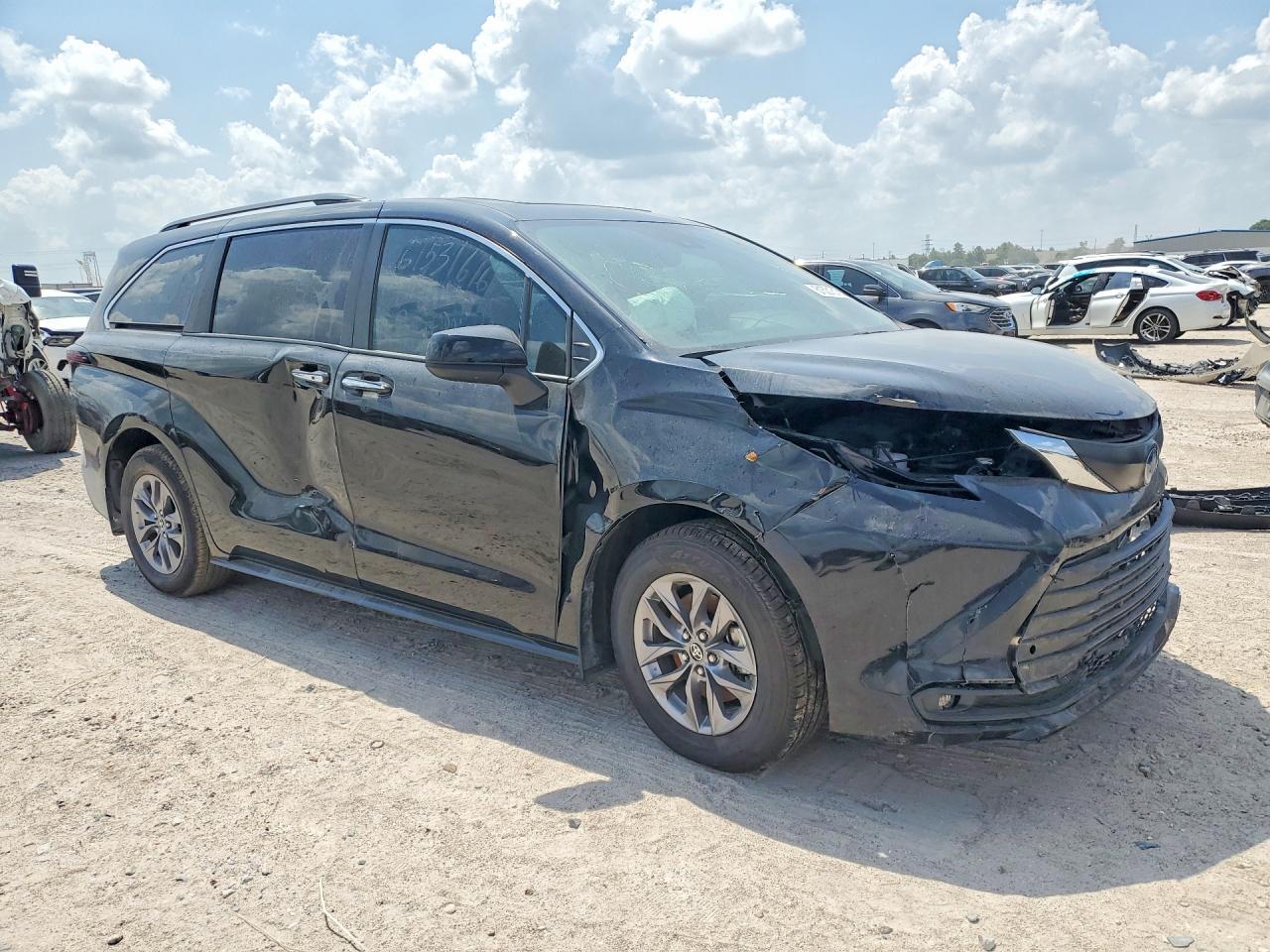 2025 Toyota Sienna Xle - Фото 4
