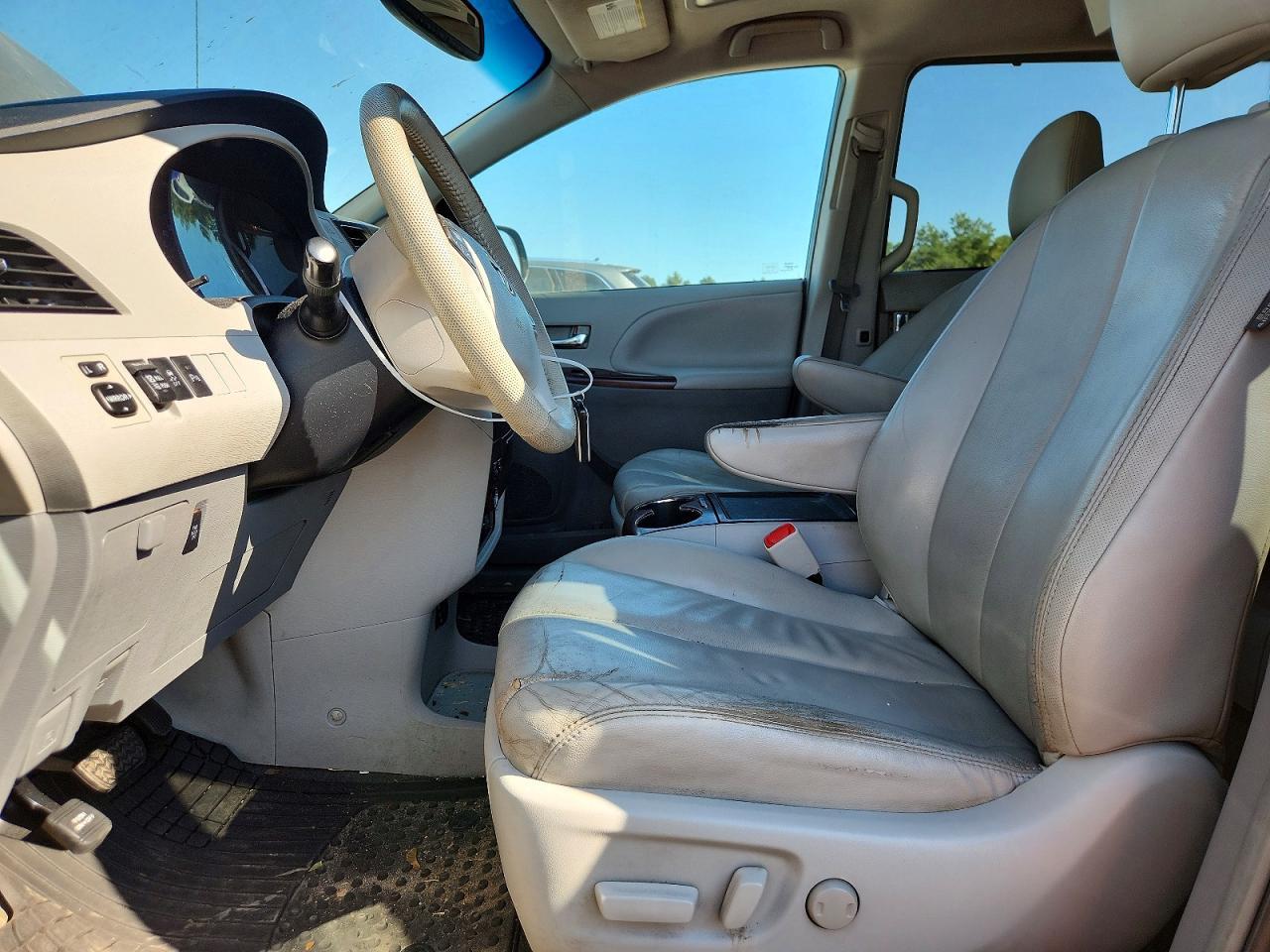 2013 Toyota Sienna Xle 8-Passenger - Фото 7