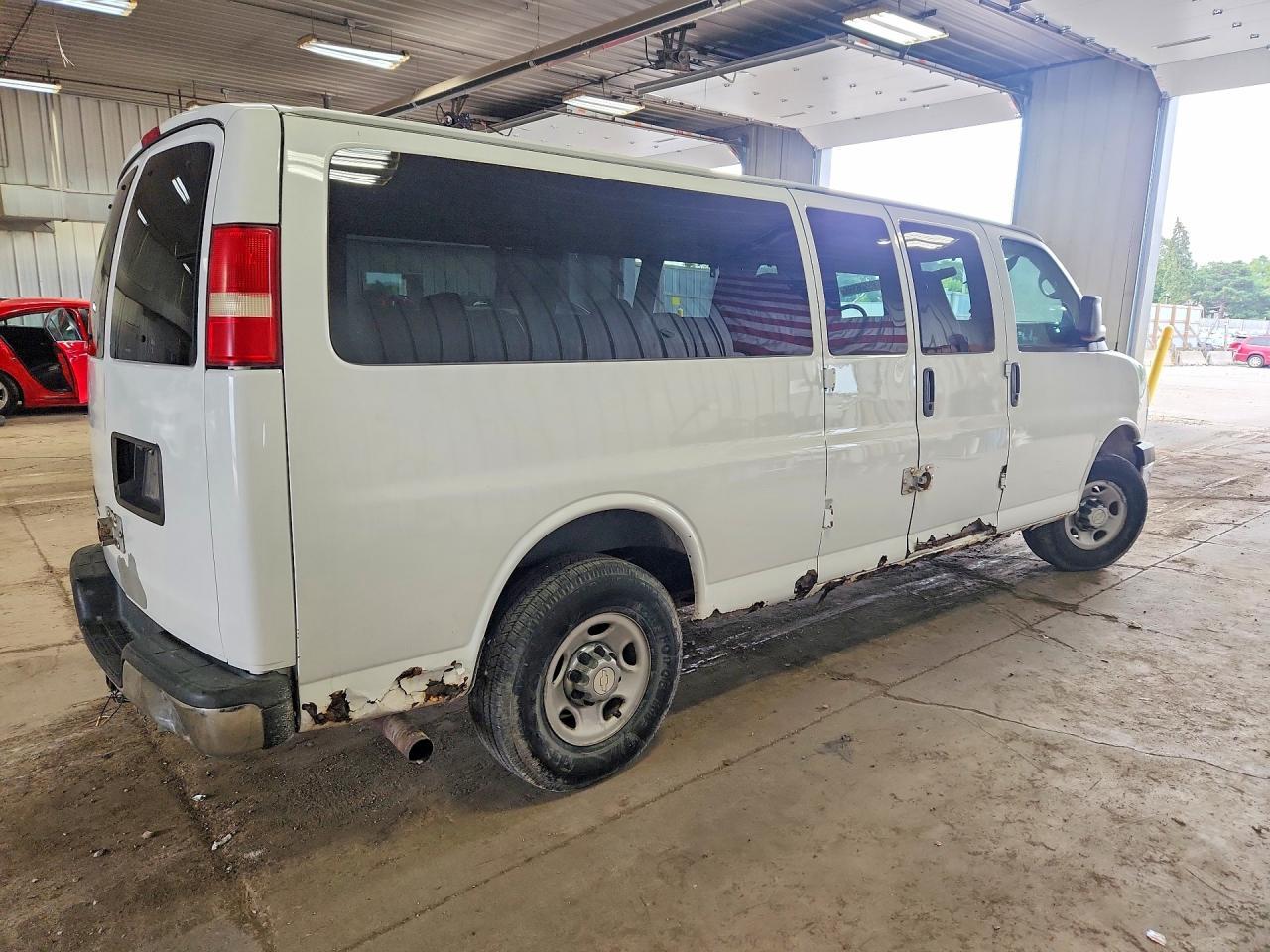 2008 Chevrolet Express G3500 - Image 3