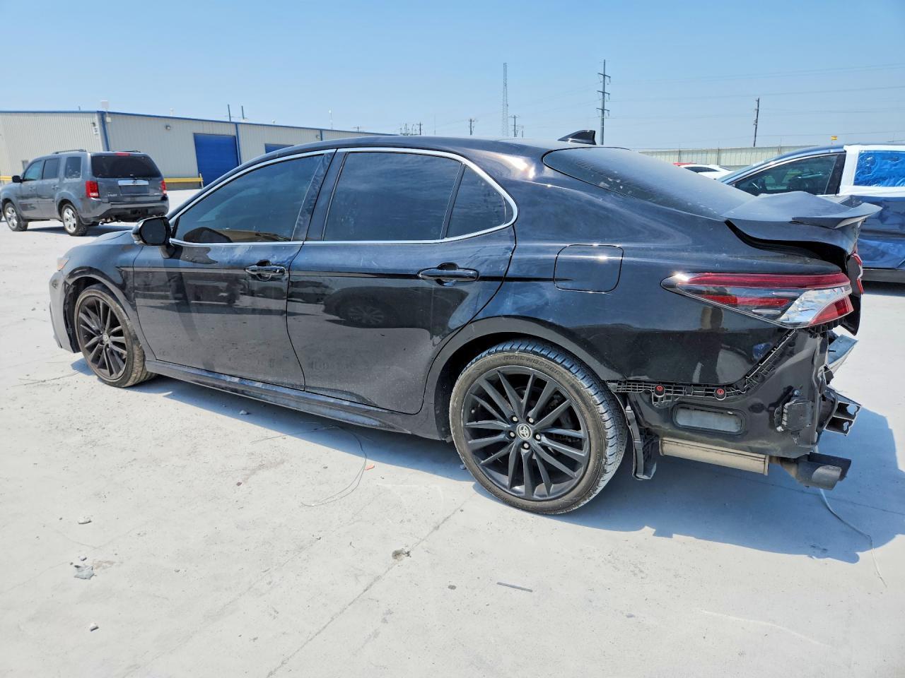 2022 Toyota Camry Xse - Фото 2