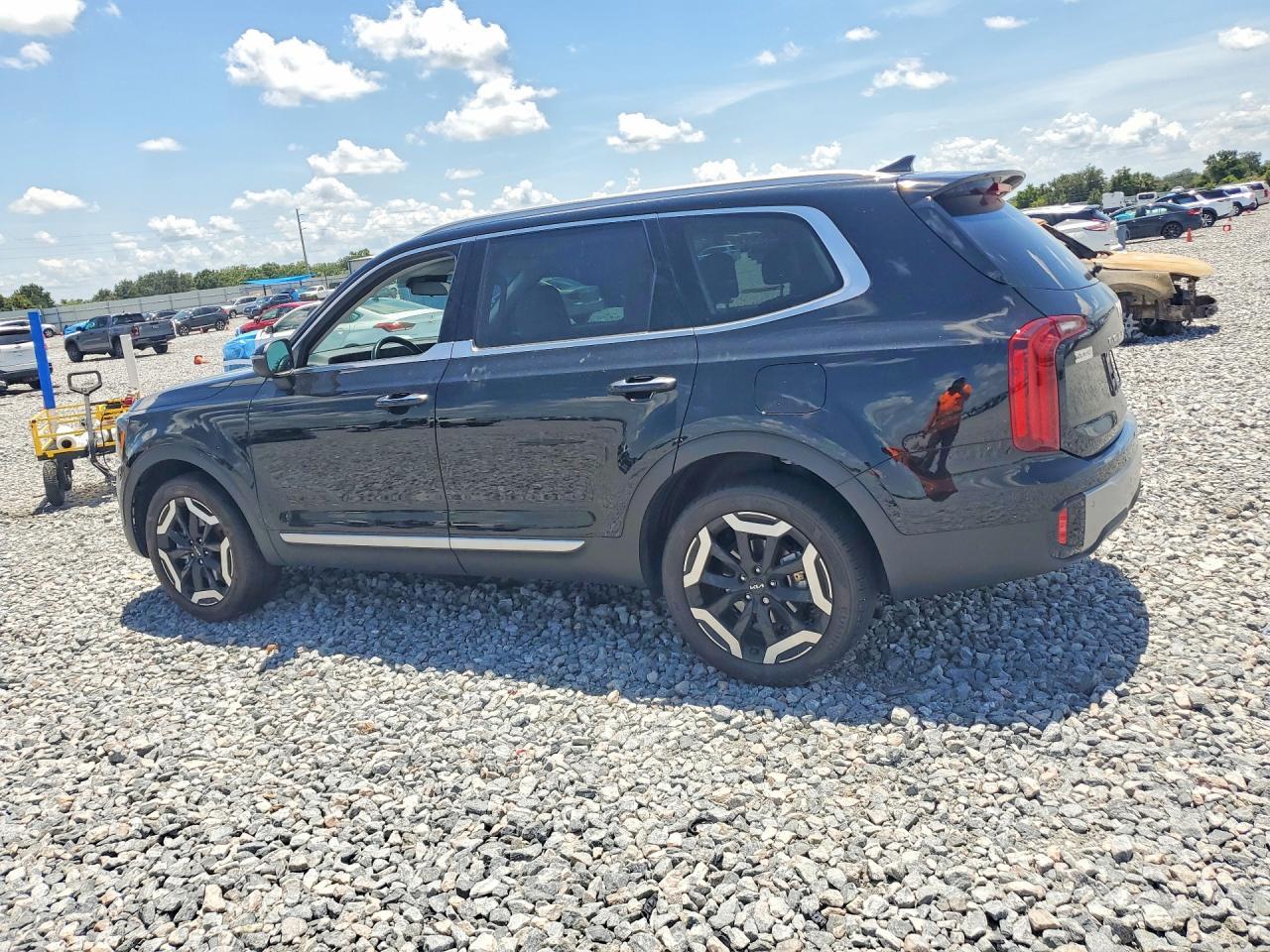 2025 Kia Telluride S - Image 2