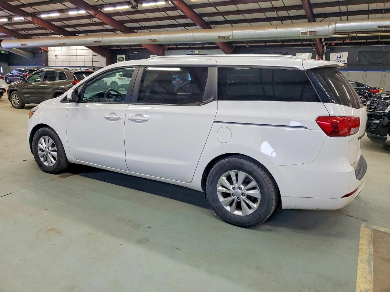 2016 Kia Sedona Lx - Image 2