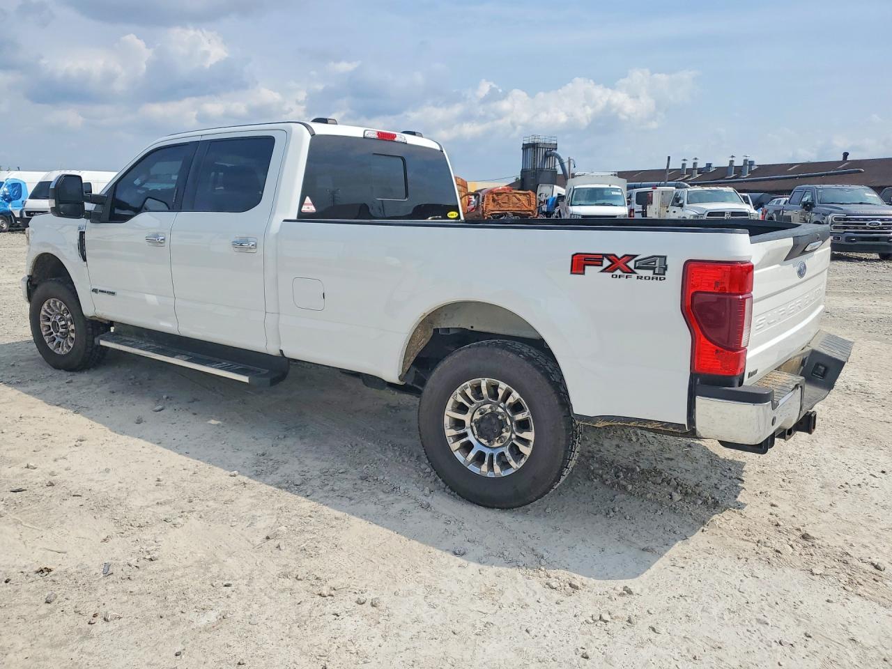 2022 Ford F350 Super Duty - Фото 2