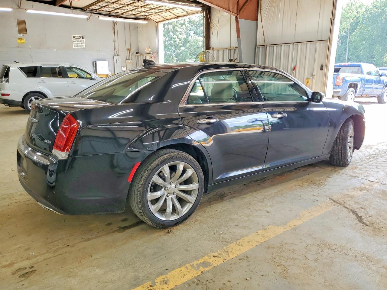 2019 Chrysler 300 Limited - Image 3