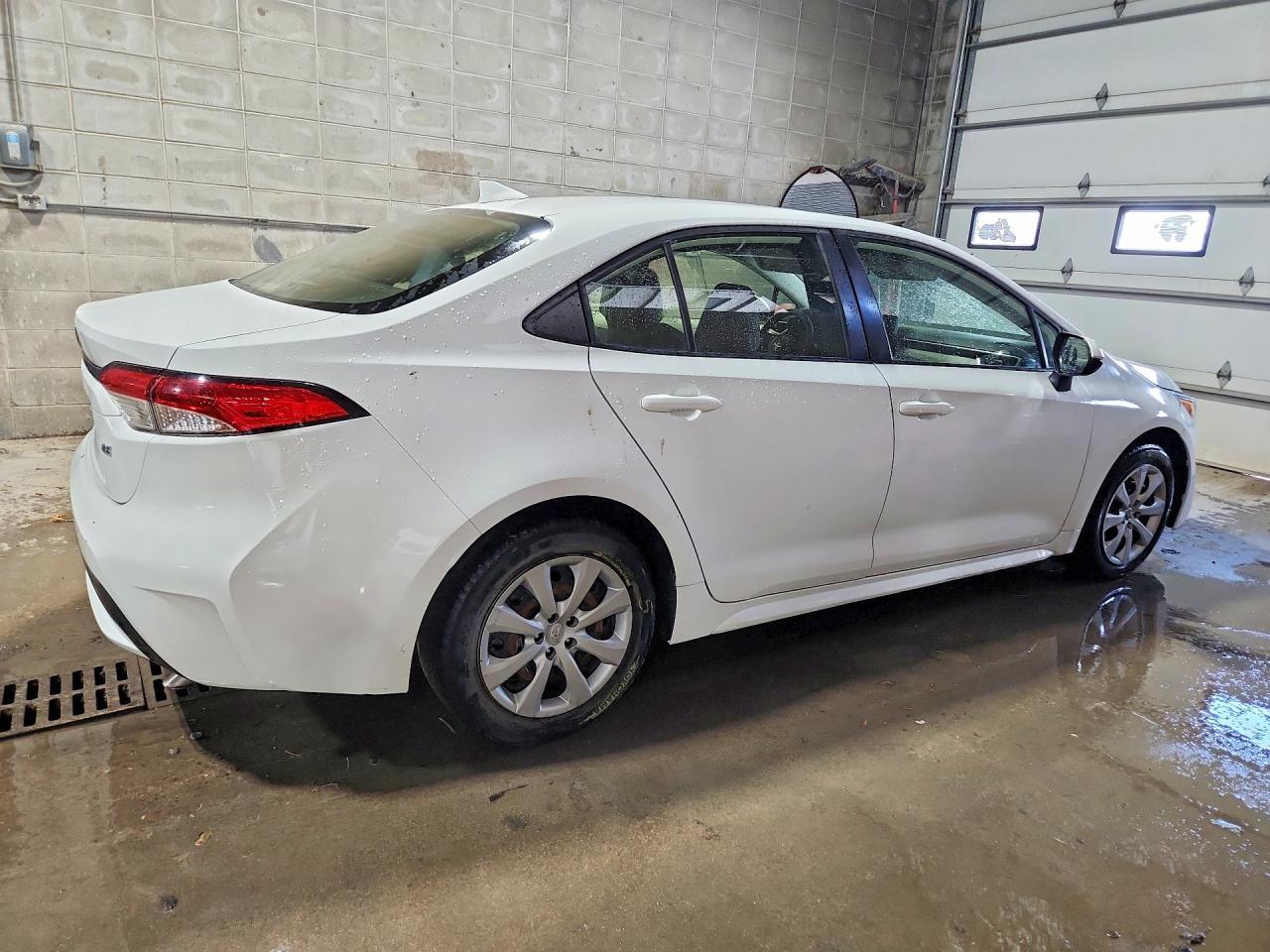 2022 Toyota Corolla Le - Image 3