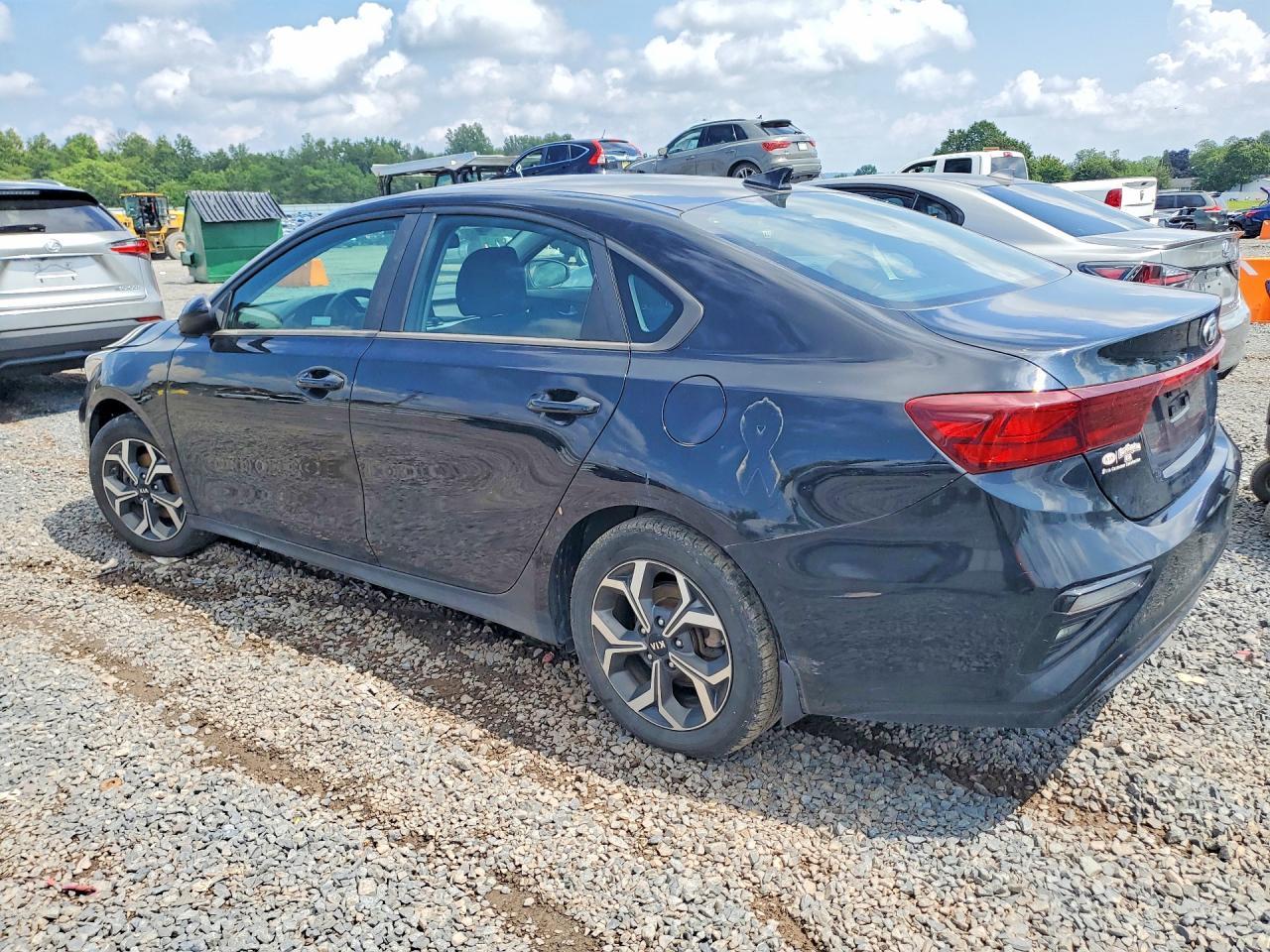 2019 Kia Forte Lxs - Фото 2