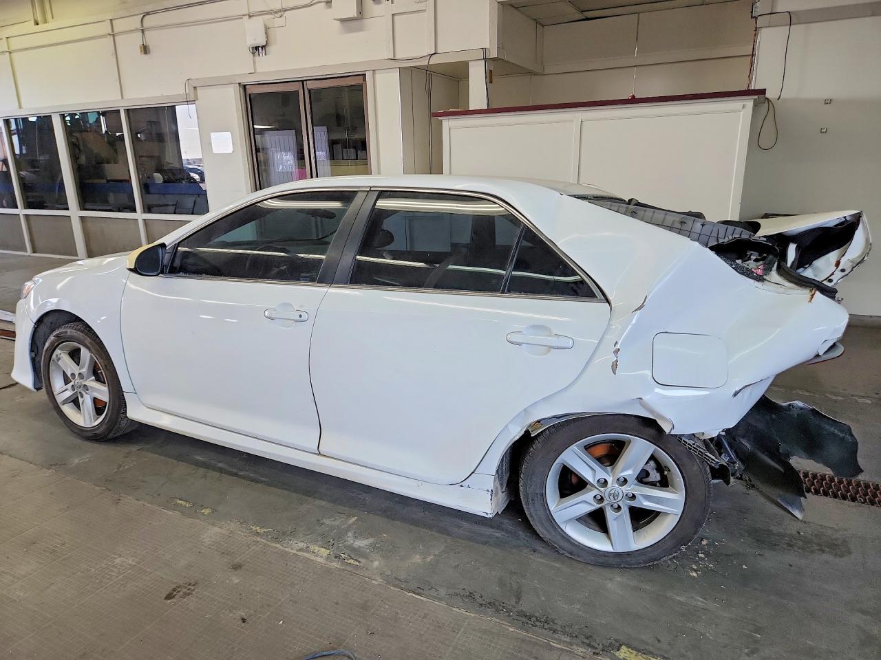 2013 Toyota Camry Se - Image 2