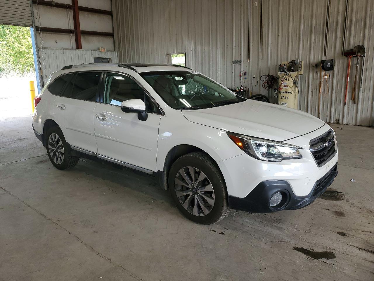 2018 Subaru Outback Touring - Image 4
