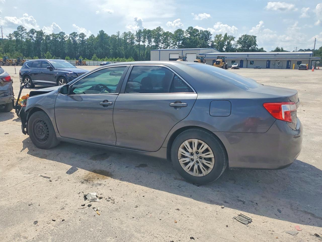 2012 Toyota Camry L - Фото 2