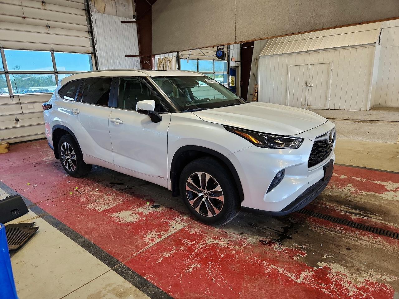 2025 Toyota Highlander Hybrid Xle - Image 4