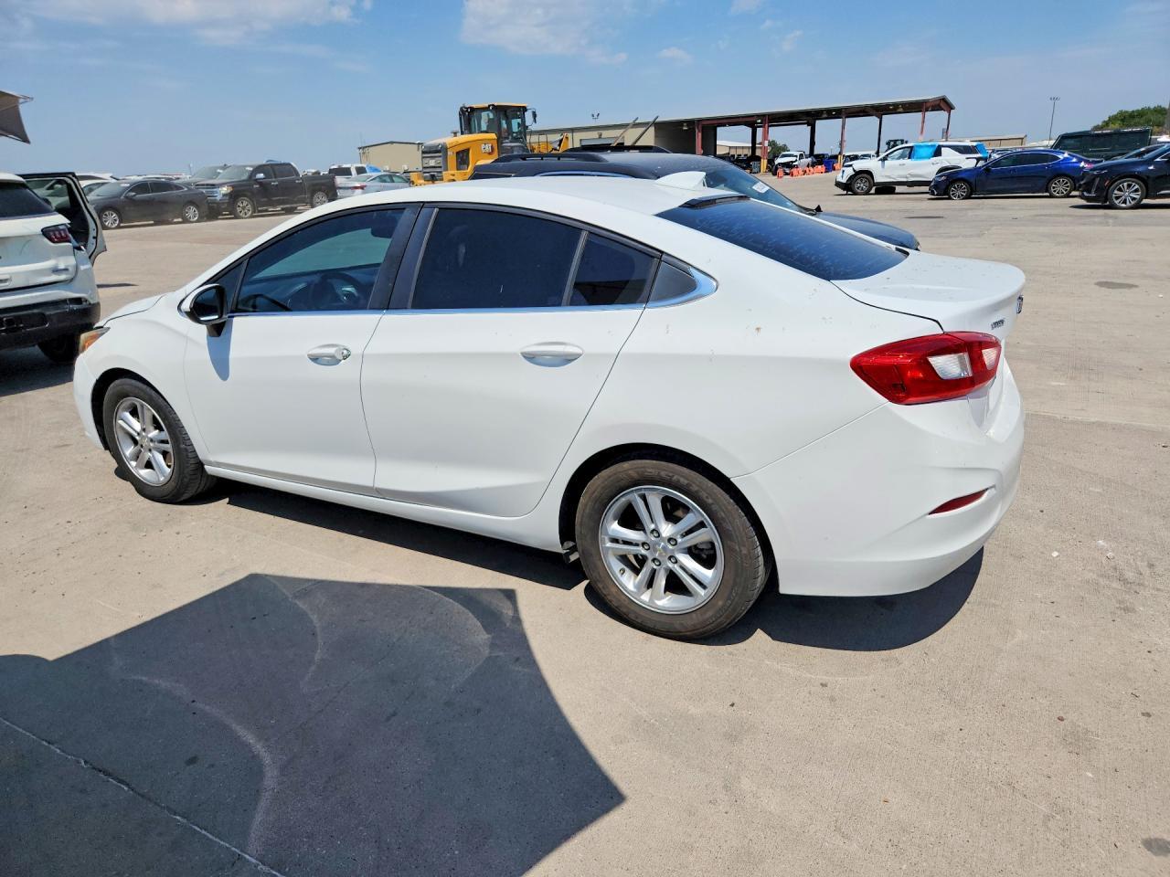 2017 Chevrolet Cruze Lt - Image 2