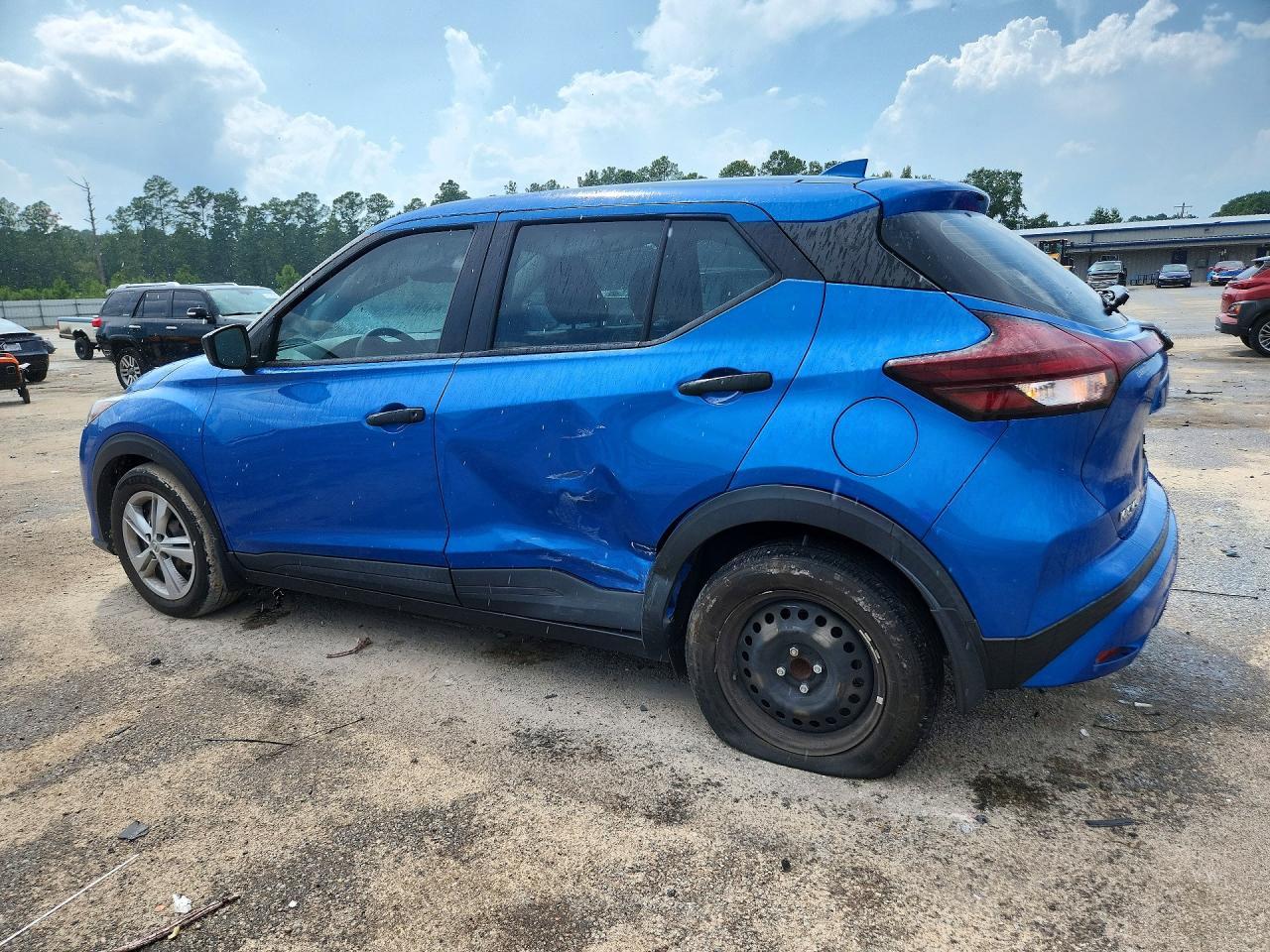 2023 Nissan Kicks S - Image 2