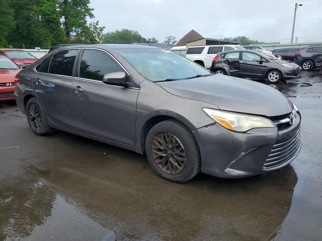 2017 Toyota Camry Le - Фото 4