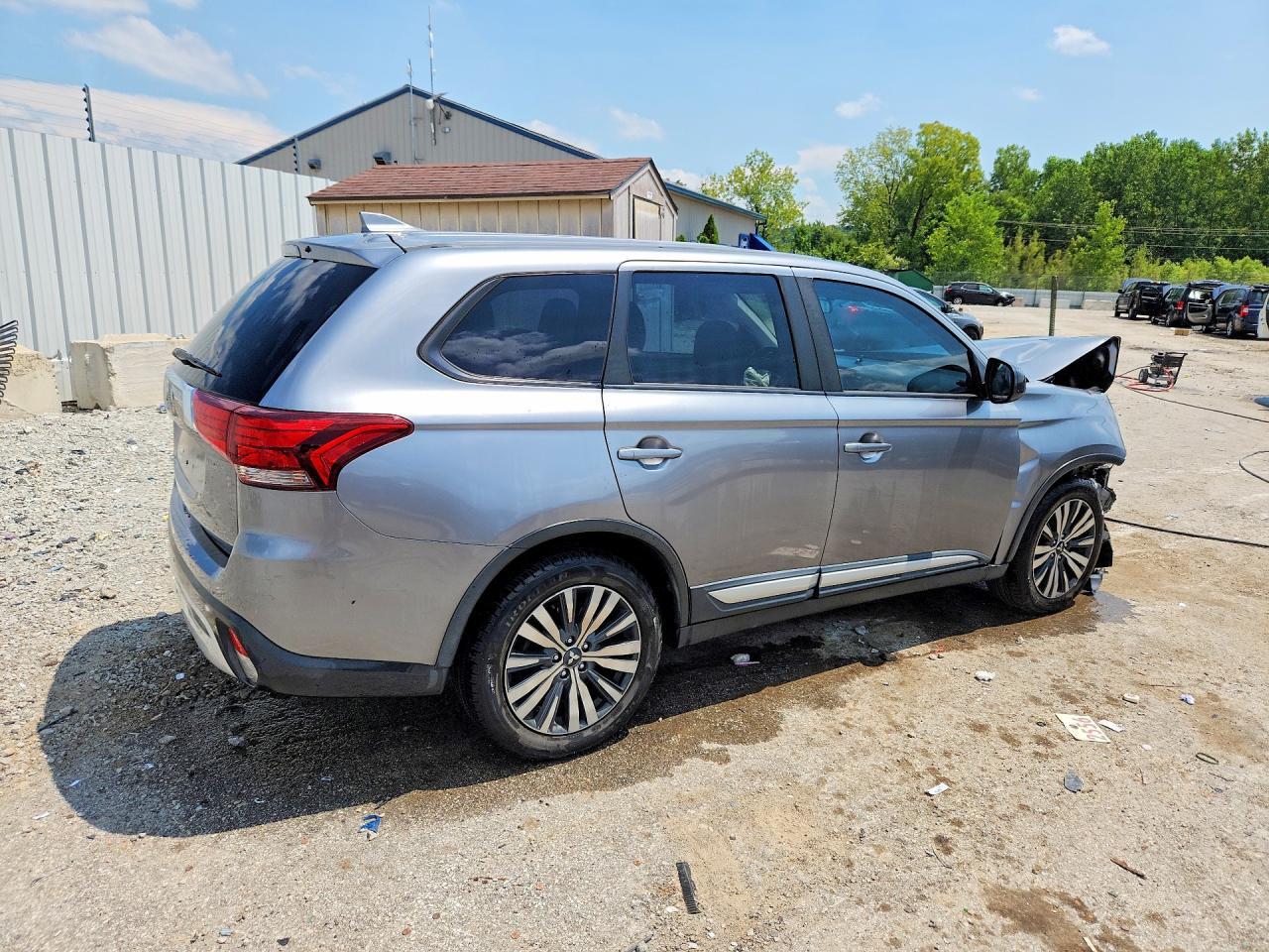 2020 Mitsubishi Outlander Es - Фото 3