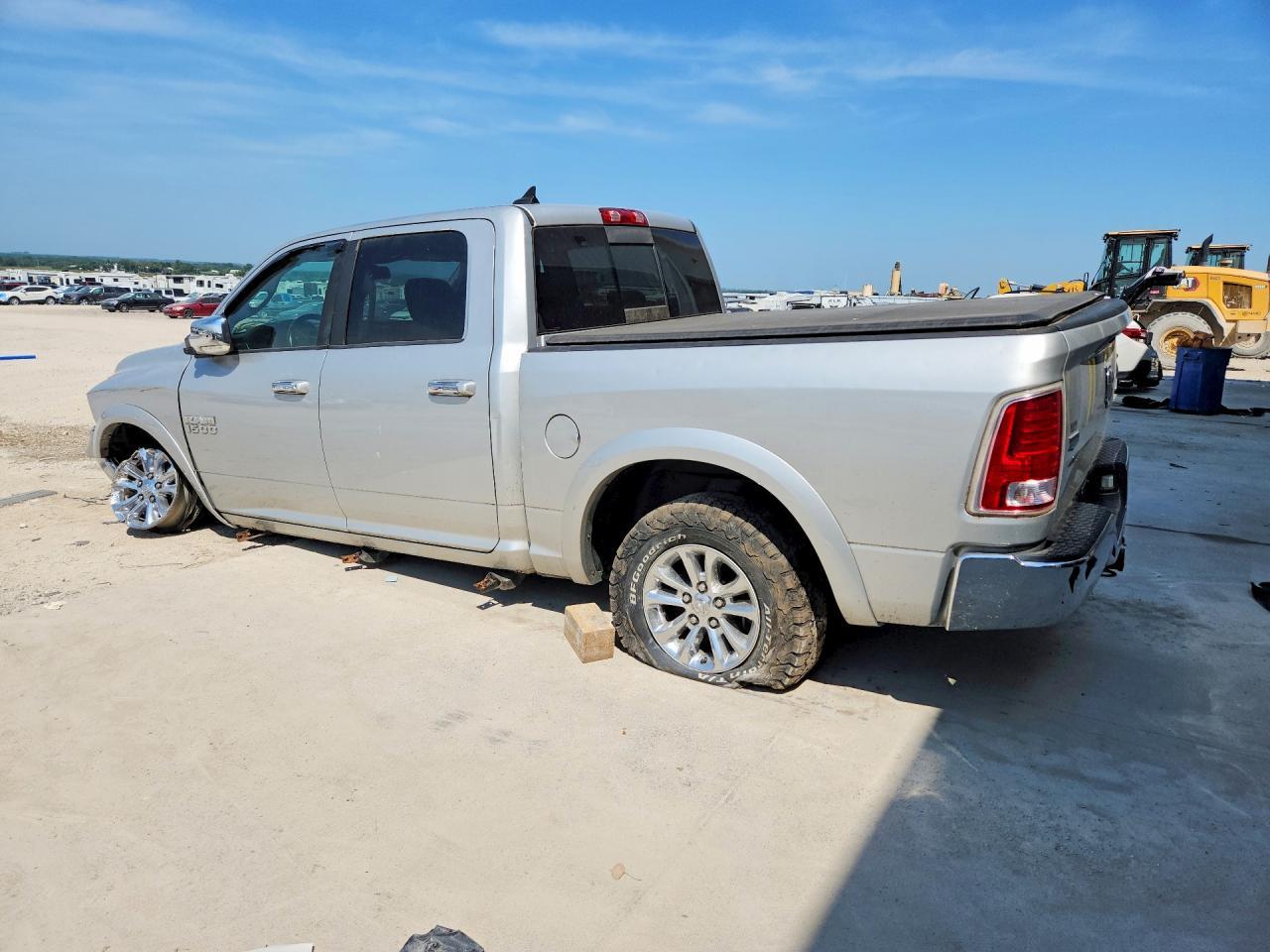 2016 Ram 1500 Laramie - Фото 2