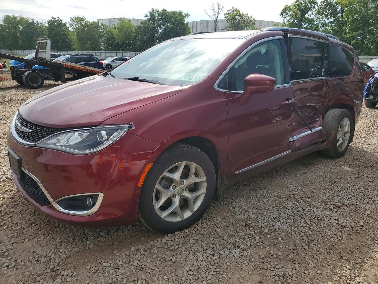2017 Chrysler Pacifica Touring L Plus