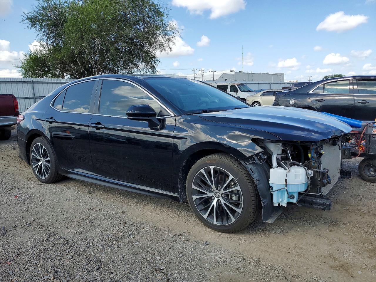 2020 Toyota Camry Se - Фото 4
