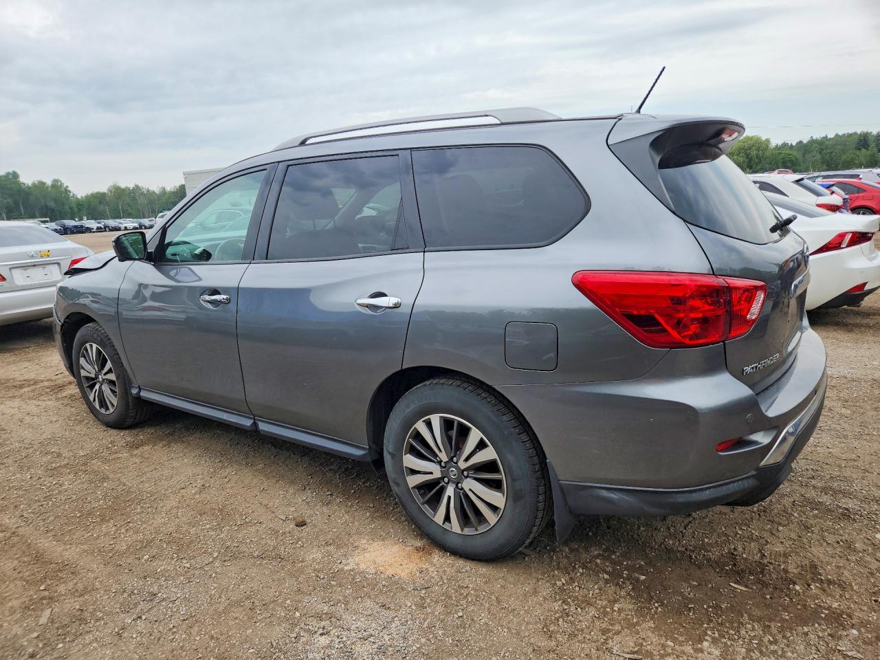 2018 Nissan Pathfinder S - Image 2