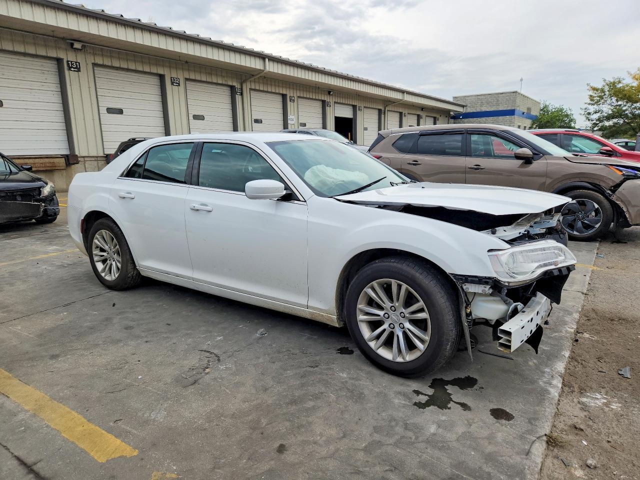 2019 Chrysler 300 Touring - Фото 4