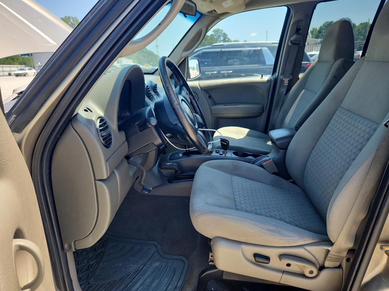 2006 Jeep Liberty Sport - Image 7