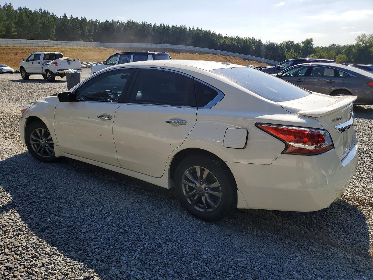 2015 Nissan Altima 2.5 S - Фото 2