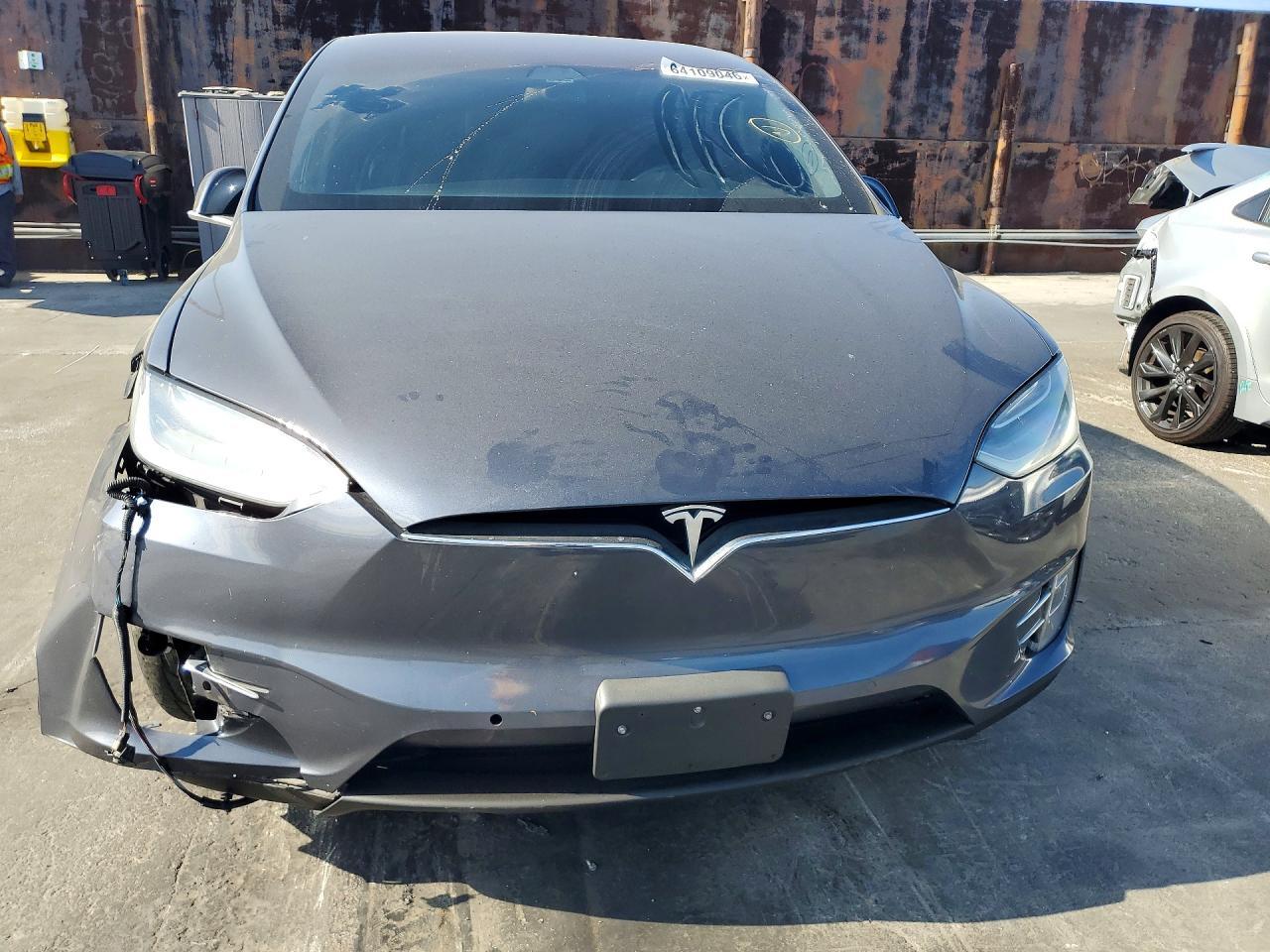2020 Tesla Model X - Фото 5