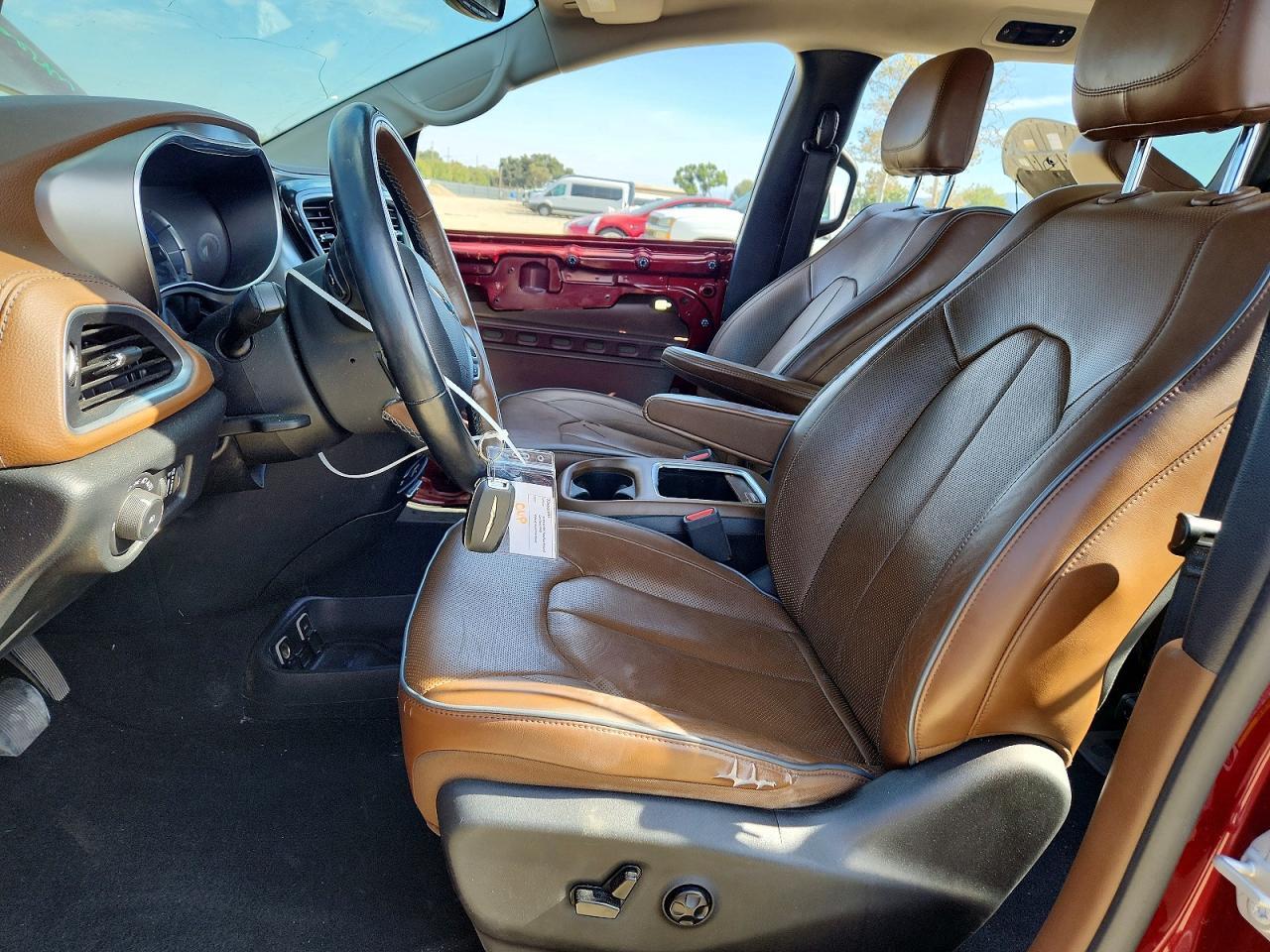 2018 Chrysler Pacifica Hybrid Limited - Image 7