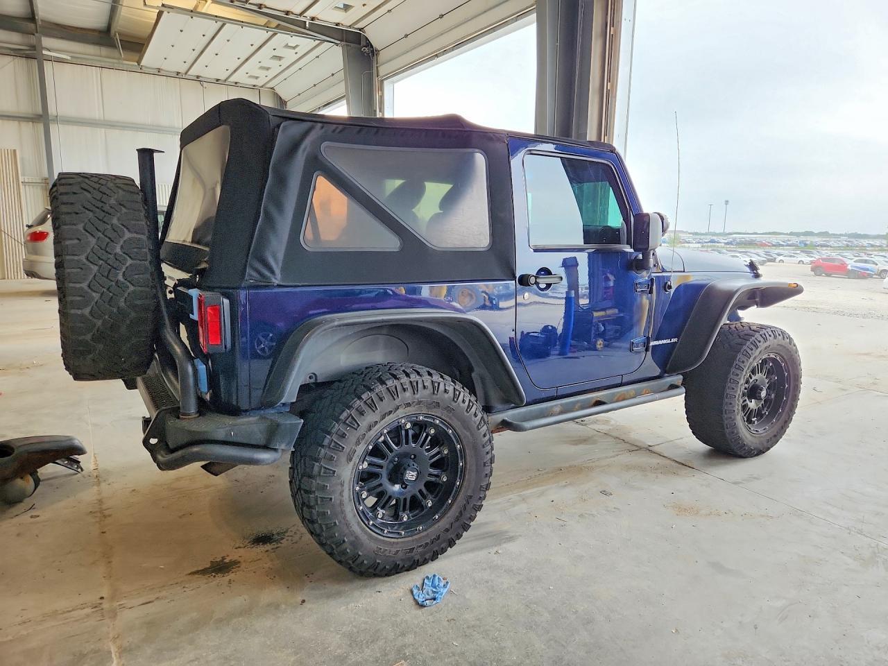 2013 Jeep Wrangler Sahara - Фото 3