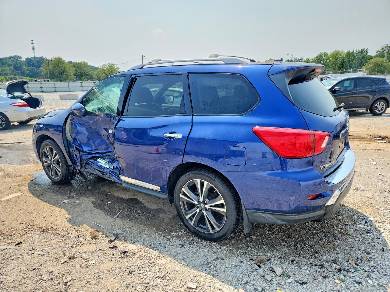 2018 Nissan Pathfinder S - Фото 2