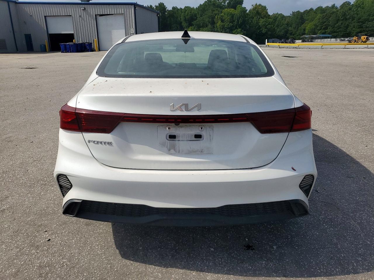 2023 Kia Forte Lxs - Image 6
