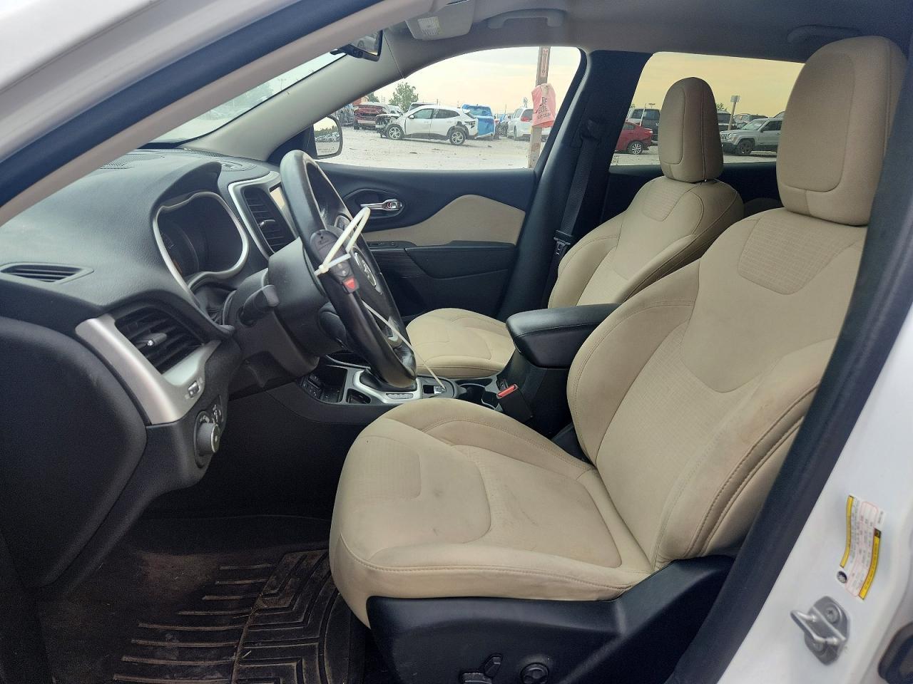 2016 Jeep Cherokee Latitude - Image 7