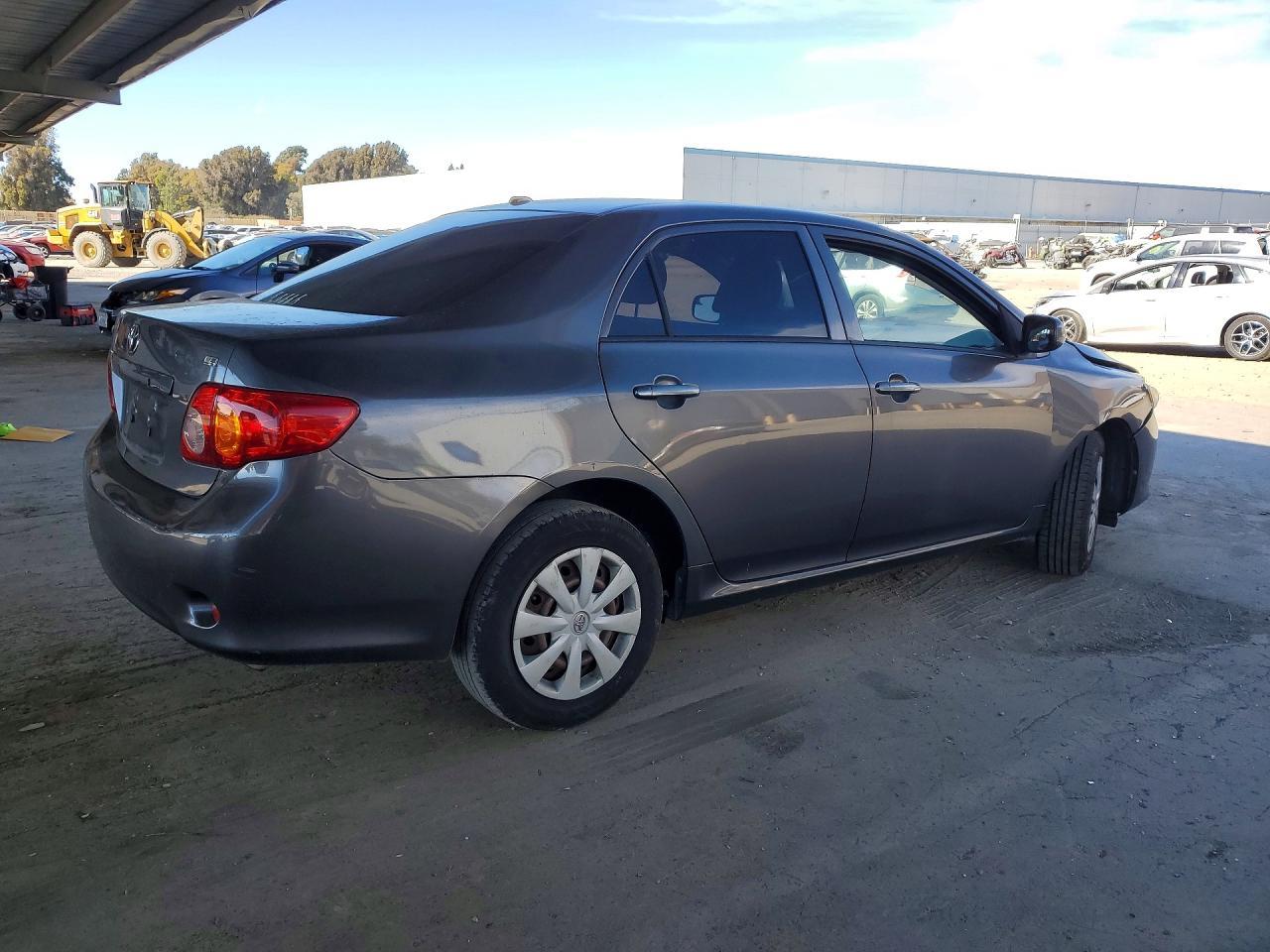 2010 Toyota Corolla Le - Фото 3