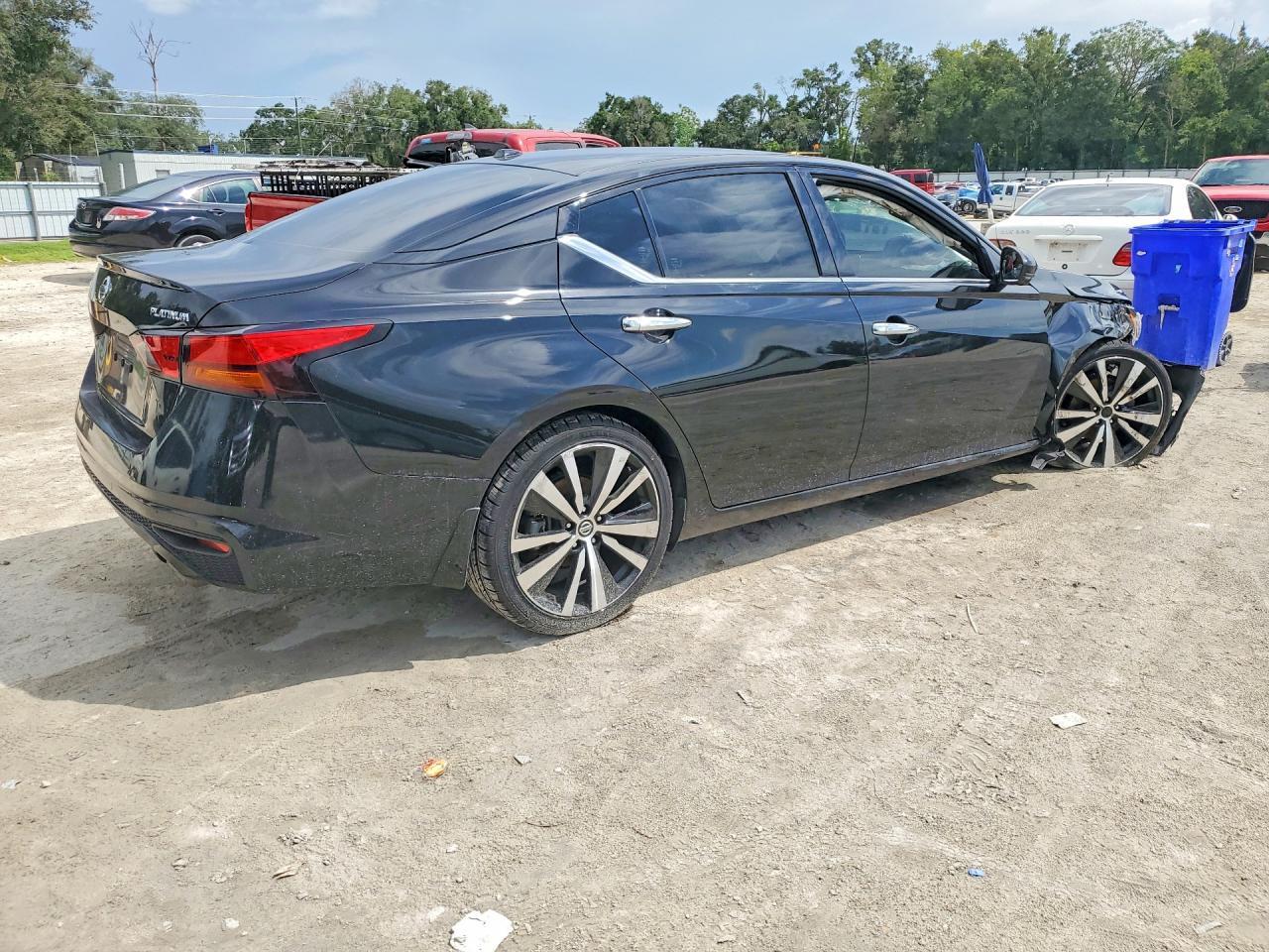 2020 Nissan Altima Platinum - Image 3
