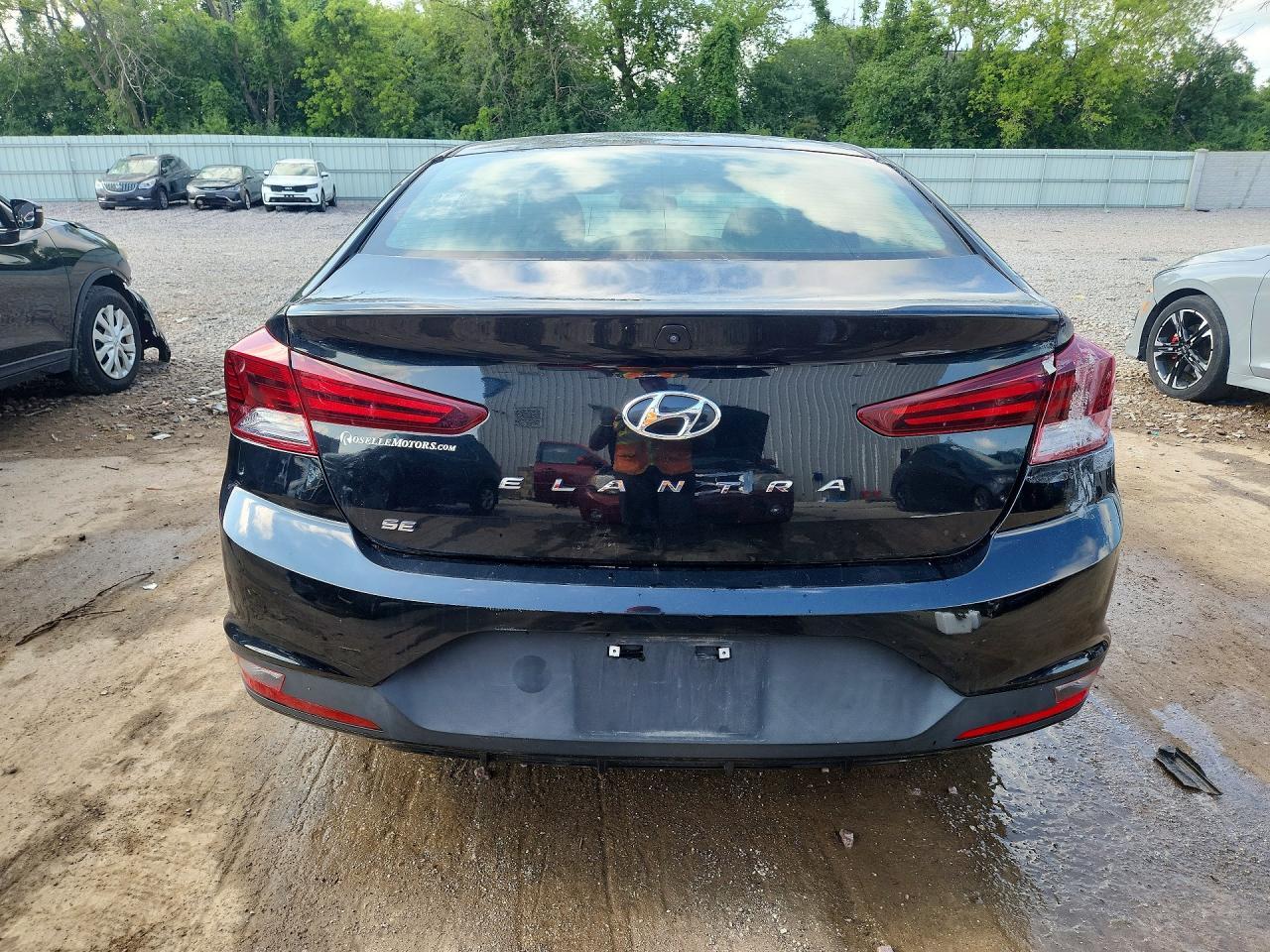 2019 Hyundai Elantra Se - Image 6