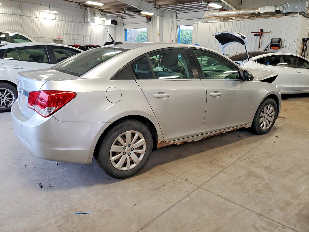 2011 Chevrolet Cruze Ls - Фото 3