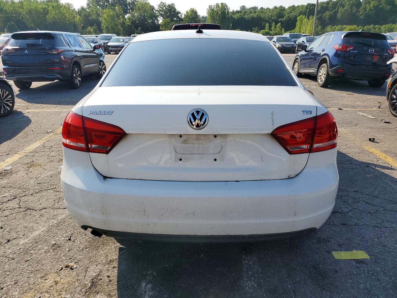 2014 Volkswagen Passat S - Фото 6